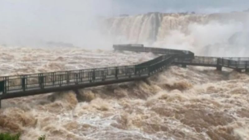 Cierran la Garganta del Diablo por el enorme caudal de agua