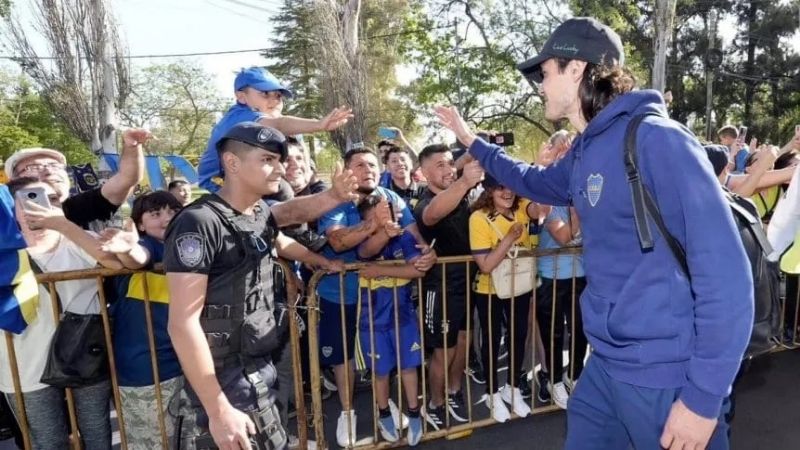 Accidentada llegada de Boca a Mendoza, ante una multitud