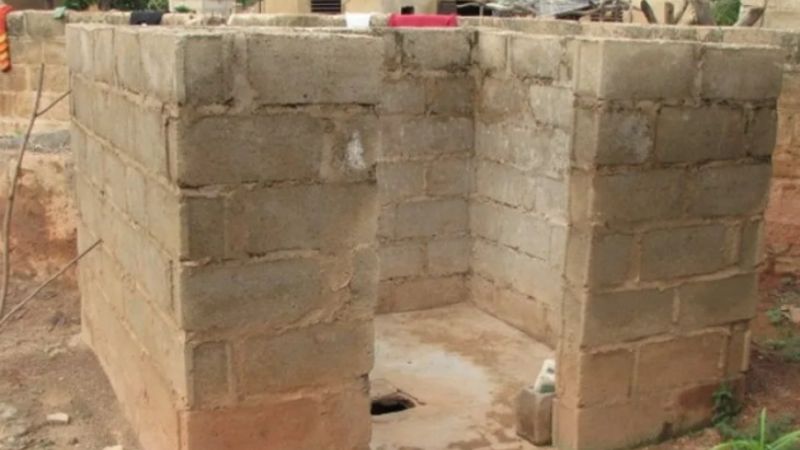 Un nene de 2 años murió al caer en una letrina y su madre fue detenida