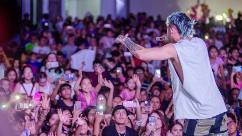 Más de 5.000 niños brillaron en el Ponchito y Luck Ra dio el broche de oro