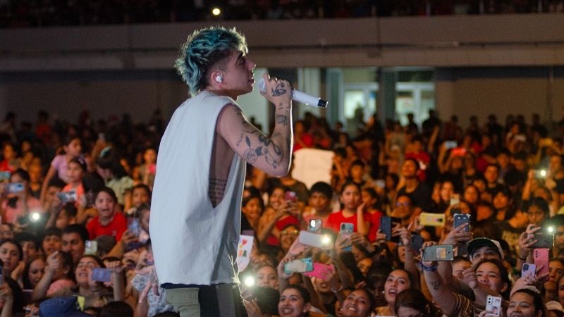 Más de 5.000 niños brillaron en el Ponchito y Luck Ra dio el broche de oro