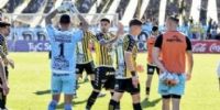 Almirante Brown le ganó con polémica Temperley y  ahora jugará la final por el ascenso frente a Independiente Rivadavia.
