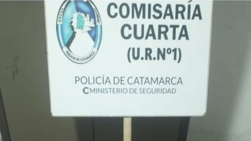 Agredió a su pareja y a un policía con una masa