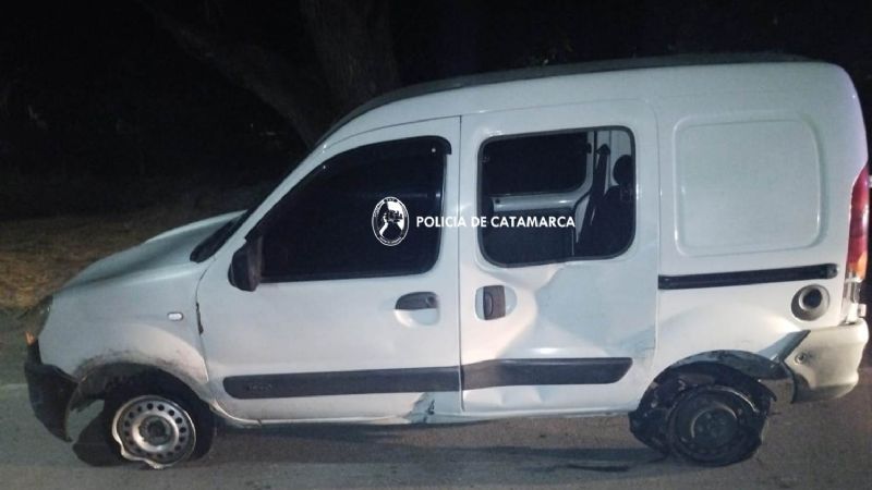 Embistió a una motociclista y escapó