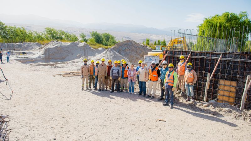 El Gobernador y la intendenta Paulón visitaron la obra del puente de Medanitos