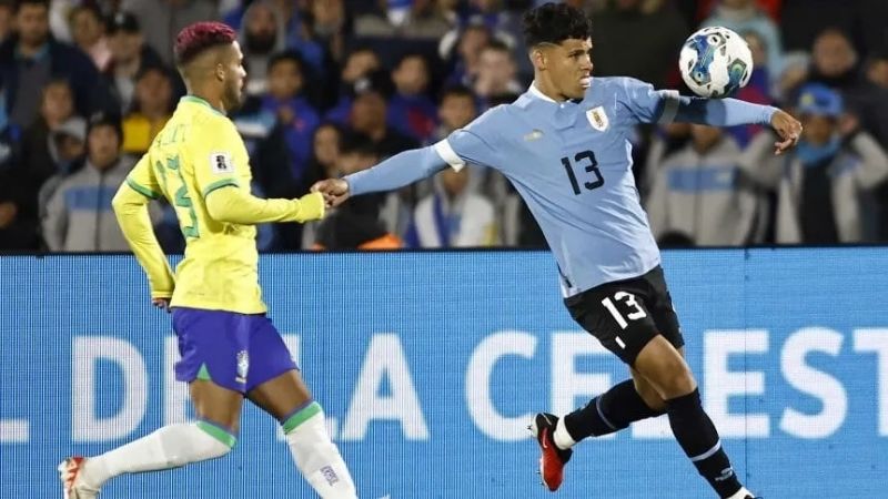 Triunfazo de Uruguay 2-0 a Brasil; Ecuador-Colombia, empate