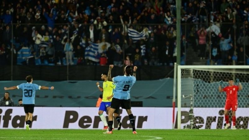 Triunfazo de Uruguay 2-0 a Brasil; Ecuador-Colombia, empate