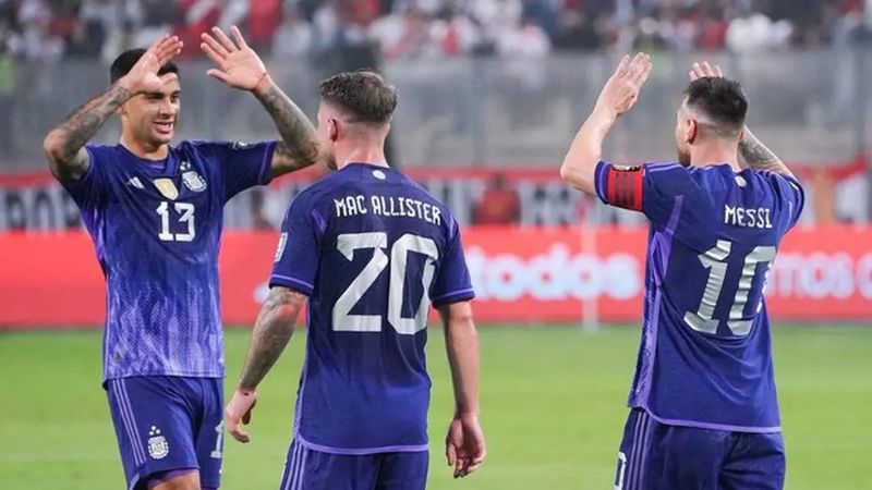 Con doblete de Messi, Argentina "liquidó" a Perú 2-0