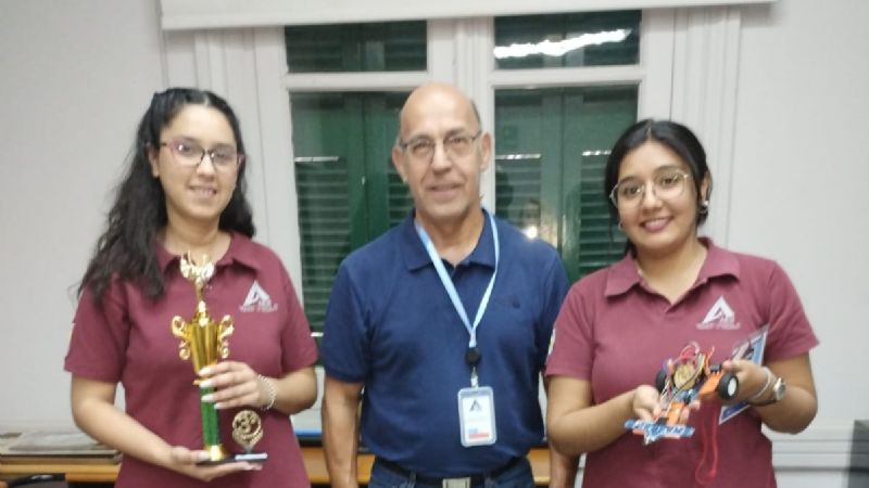 Estudiantes lograron el primer y tercer puesto en la Liga Nacional de Robótica