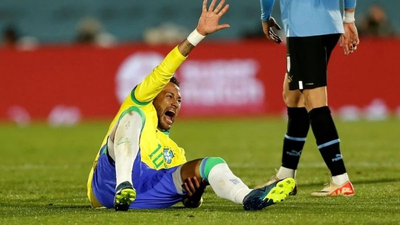 Neymar con rotura de ligamento y menisco