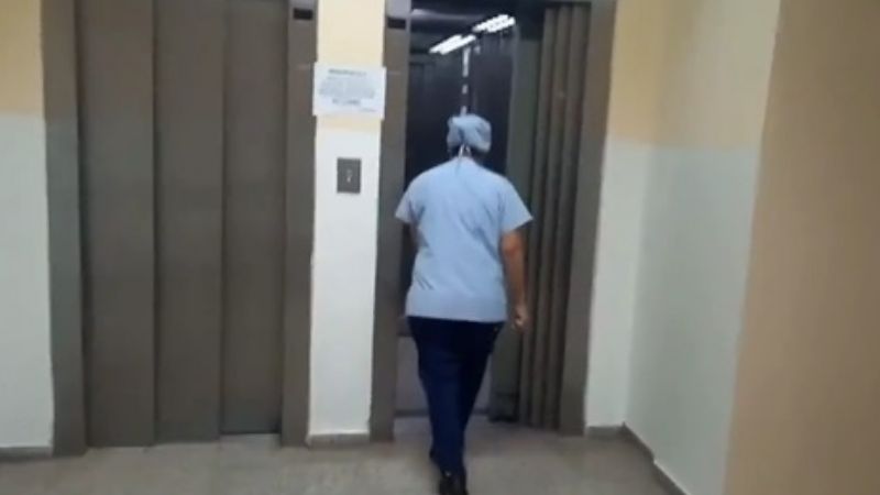 Personas quedaron atrapadas en un ascensor