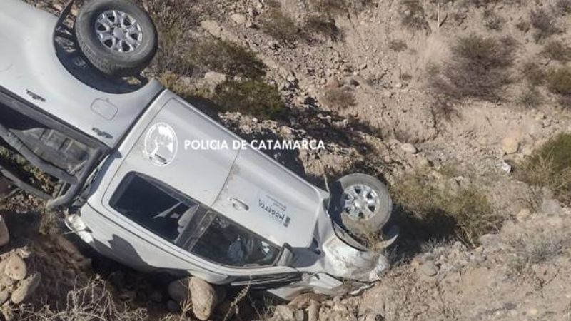 Se salvó de milagro tras caer con su camioneta a un barranco