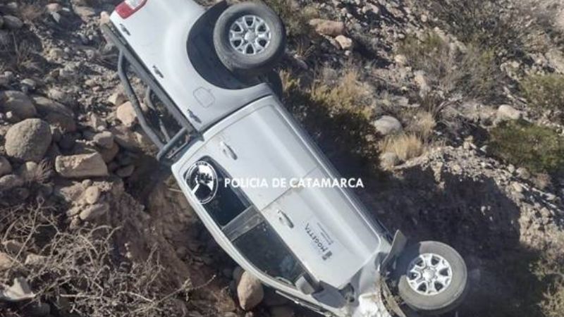 Se salvó de milagro tras caer con su camioneta a un barranco