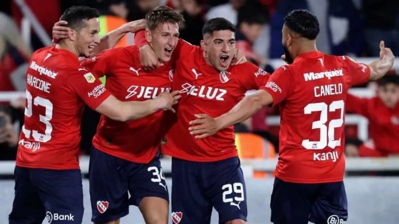 Independiente goleó 3-0 a Barracas y es líder