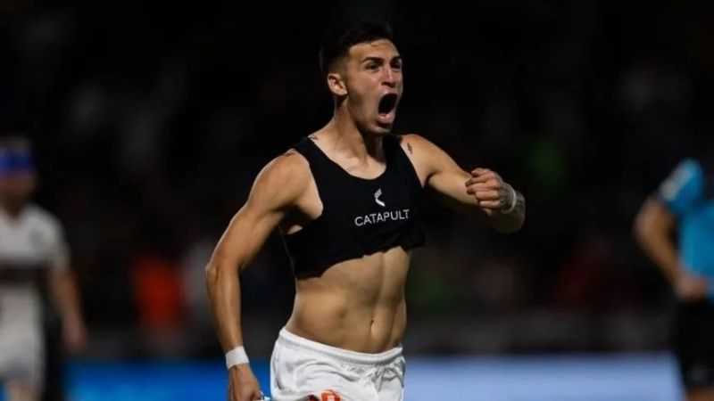 Independiente goleó 3-0 a Barracas y es líder