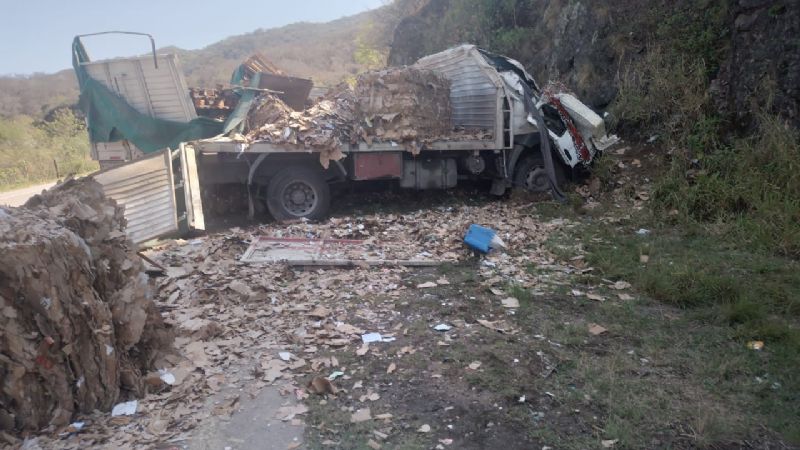 Un camión chocó en la Cuesta El Totoral