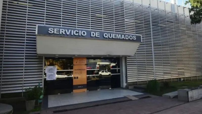 Una mujer murió quemada y detuvieron a su pareja