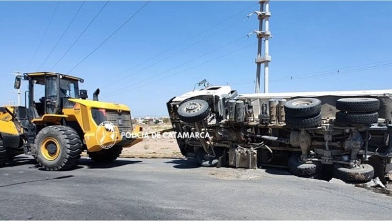 Volcó un camión en Valle Chico
