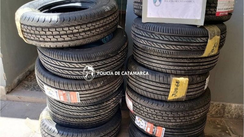 En Valle Viejo policías secuestran gran cantidad de cubiertas