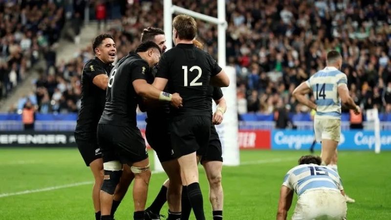Los All Blacks golearon 44-6 a Los Pumas y son finalistas