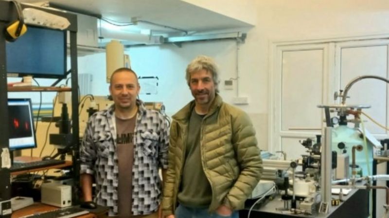 Descubren una nueva partícula que conecta microondas y luz y mejora la computación cuántica