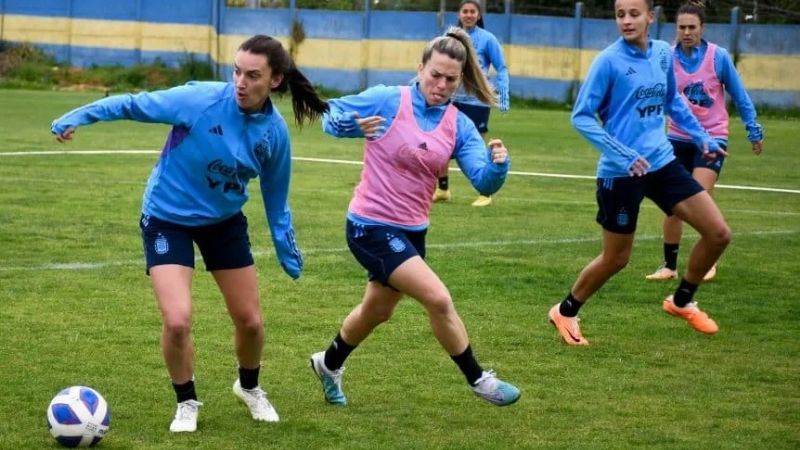 Hoy juegan las chicas del fútbol y el vóley