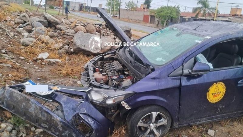 Espectacular vuelco de un remis en el Sur de la Capital