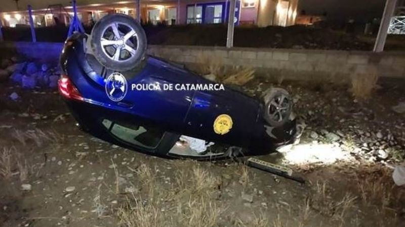 Espectacular vuelco de un remis en el Sur de la Capital