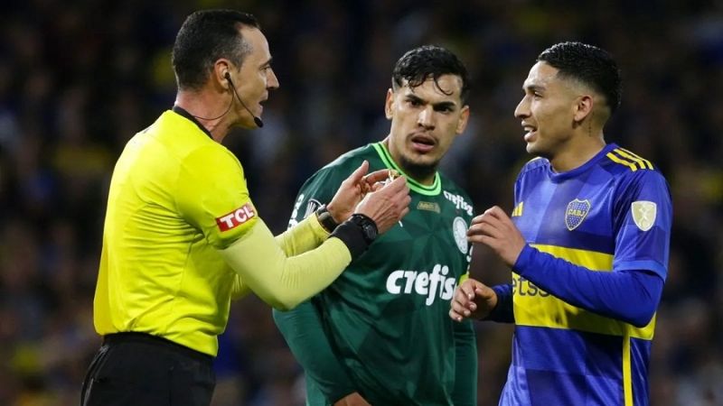 El colombiano Roldán dirigirá la final Fluminense-Boca