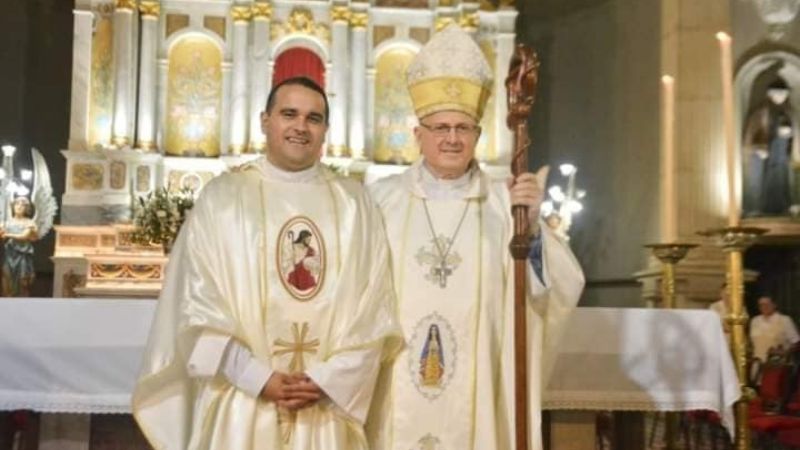 Policía fue ordenado sacerdote