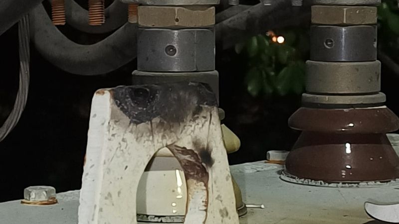 Arrojan boleadora a transformador y afecta el servicio en el Centro