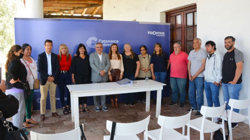 Tras 30 años de espera, familias del barrio Jorge Bermúdez acceden a la escritura