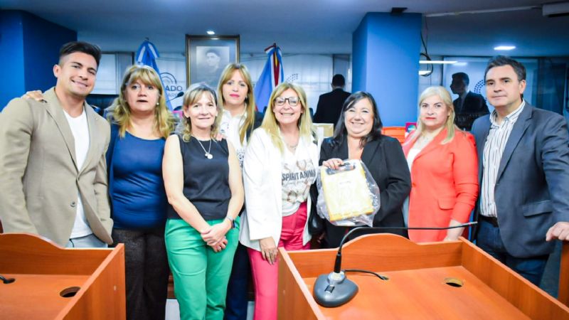 Diputados se convierte en la primera dependencia pública en contar con desfibriladores automáticos