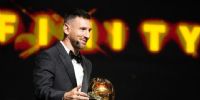 Messi con el 8vo. Balón de Oro 2023.