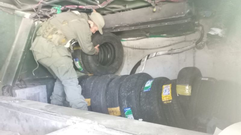 Interceptaron más de 140 cubiertas de contrabando