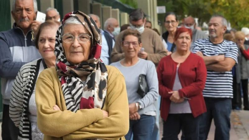 Más de 1.3 millón de jubilados y pensionados cobrarán un suplemento por la suba del SMVM