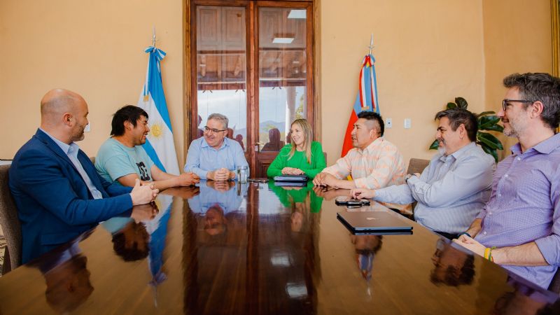 El Gobernador recibió a caciques de Carachi Pampa