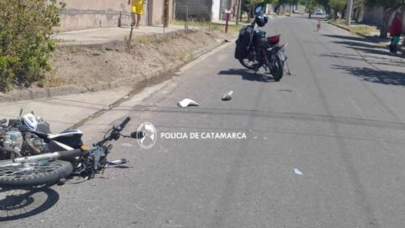 Chocaron dos motos y un conductor resultó herido