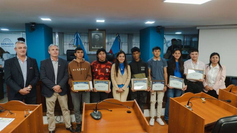 Jóvenes paclinenses fueron destacados por la Cámara de Senadores