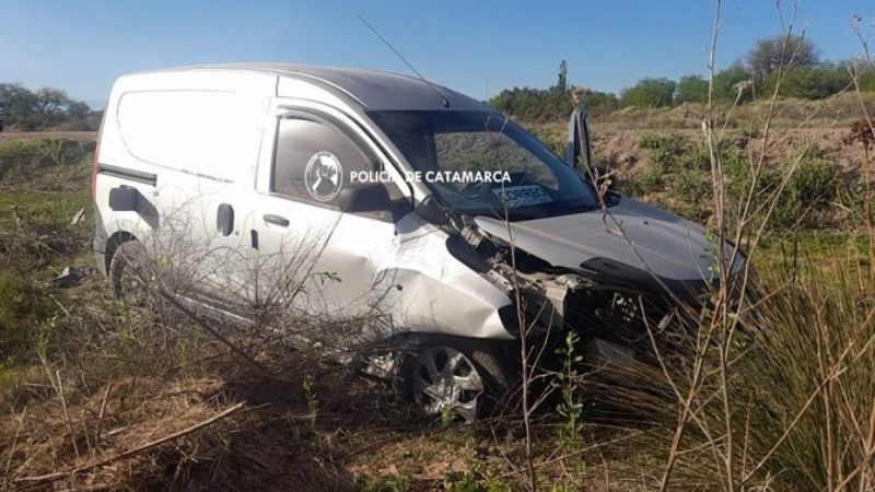 Conductor terminó en la banquina