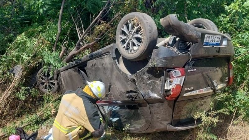 Volcó un auto camino a El Rodeo