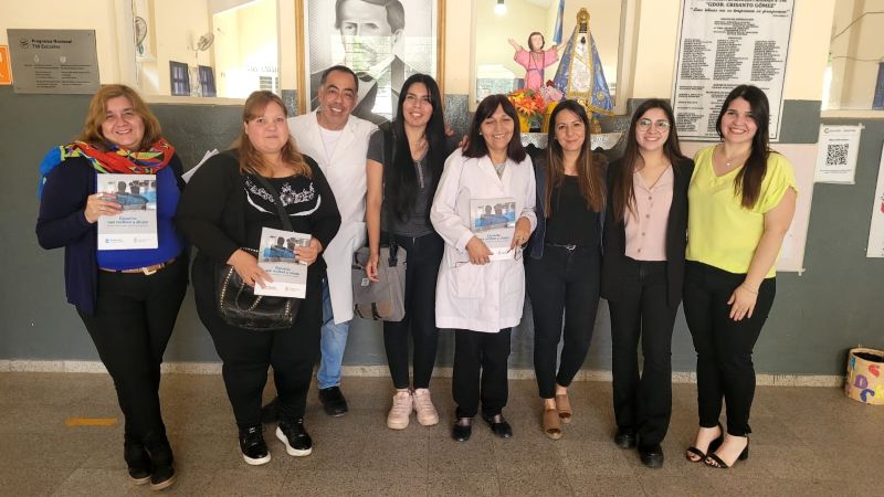 Educación distribuyó material en escuelas sedes del "Aprender Más"