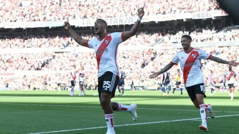 River derrotó a Talleres y lidera la Zona A