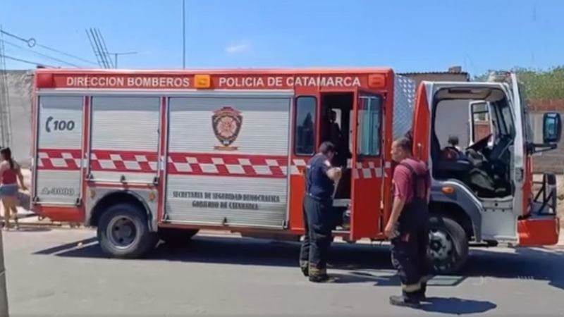 Policías sofocaron un incendio en una vivienda del Sur