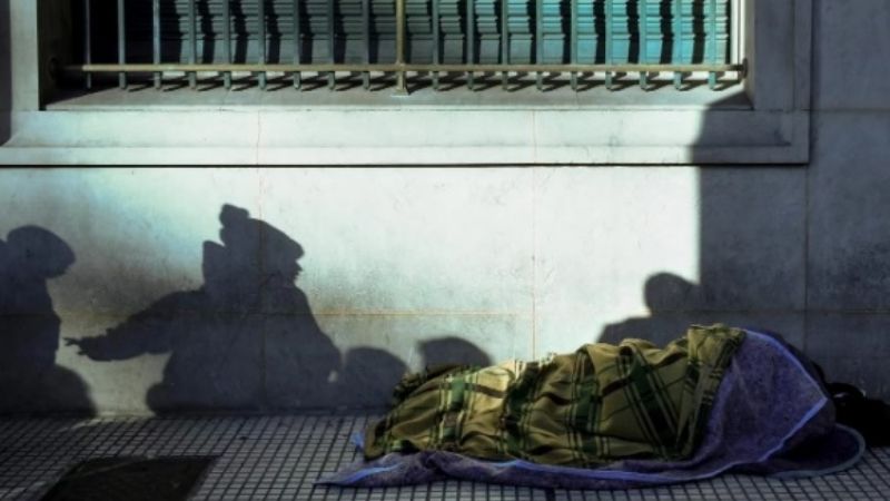 Tres mil personas duermen en la calle y 273 mil en viviendas colectivas