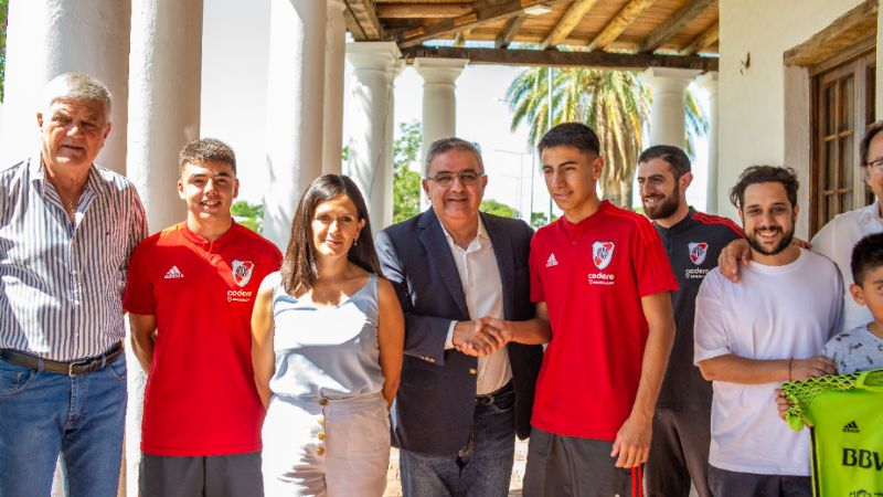 El gobernador recibió al plantel de River