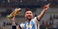 MESSI con la Copa del Mundo obtenida en Qatar 2022.