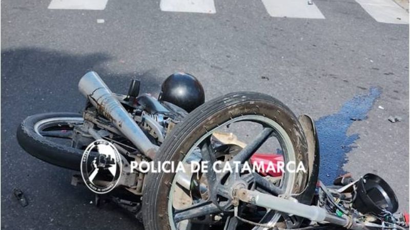 Choque de una combi con una moto