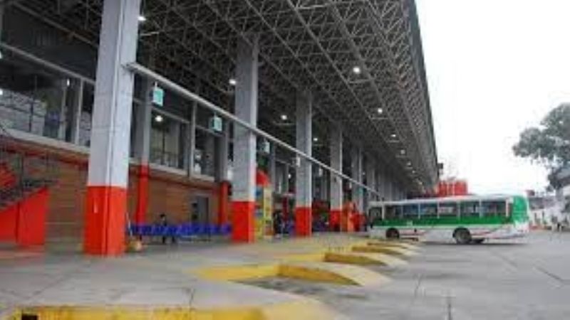 Menor demorado por dañar un colectivo en la Terminal