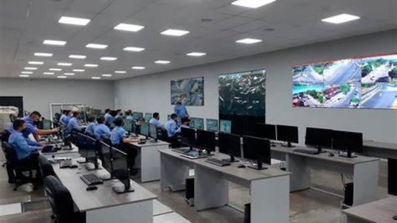 Niño intentó escapar de la policía en su triciclo